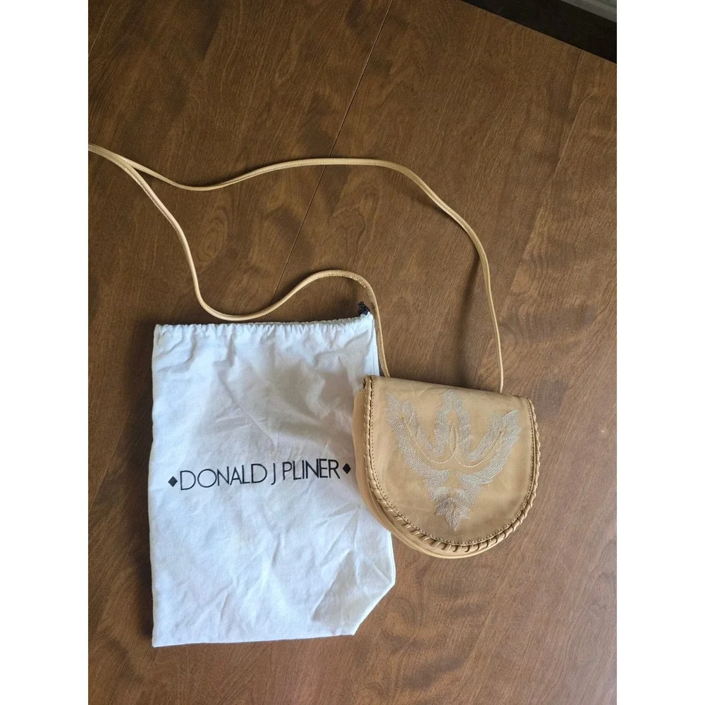 Donald J Pliner Tan Leather Embroidered Saddle Crossbody Bag Whipstitch Detail